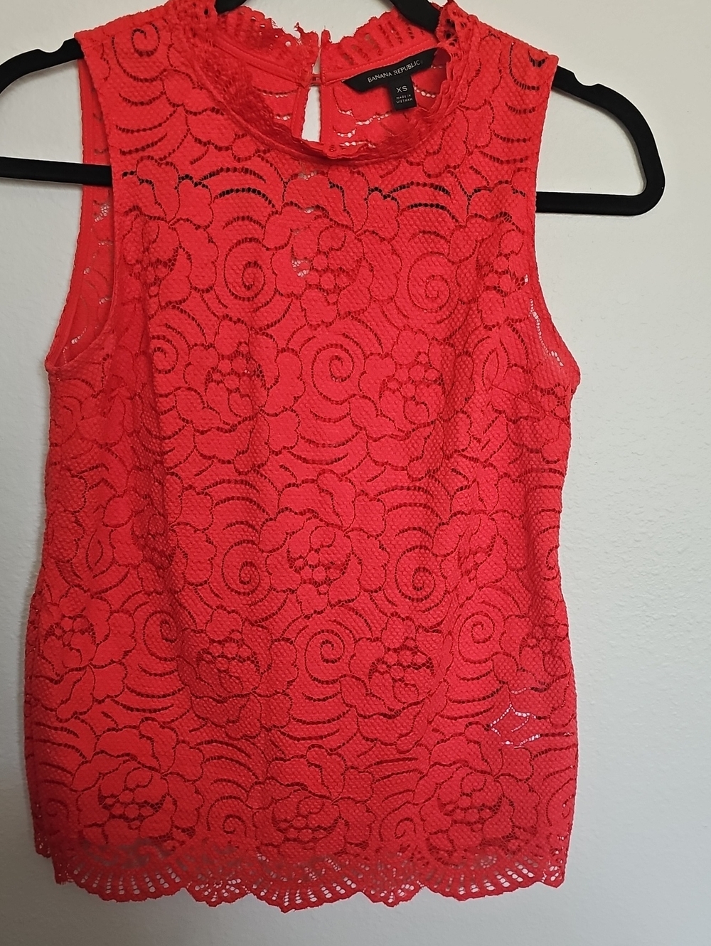 Banana Republic Coral Lace Sleeveless Shell